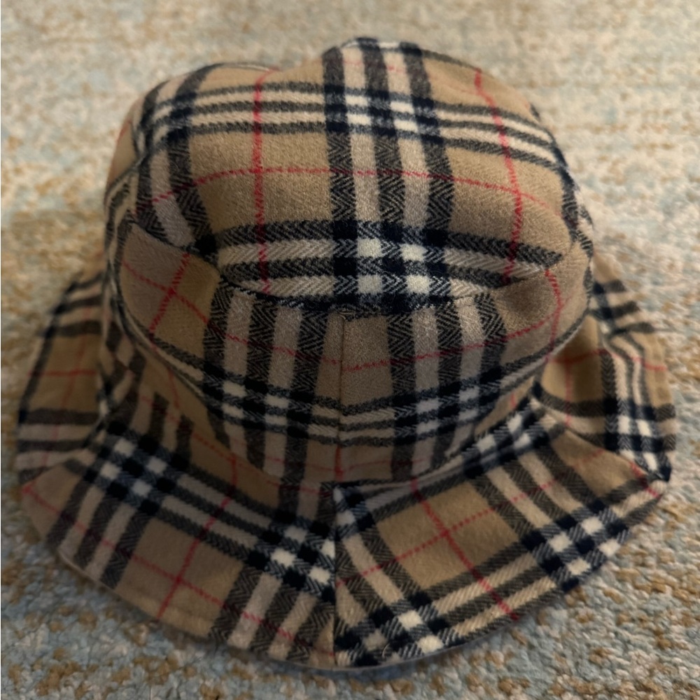 Burberry reversible bucket hat